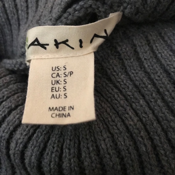 Sweater - Picture 4 of 5